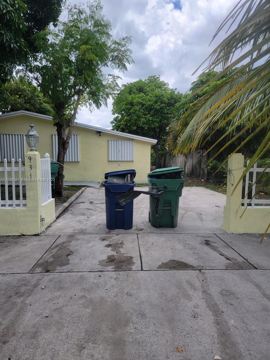 931 NW 34th Way