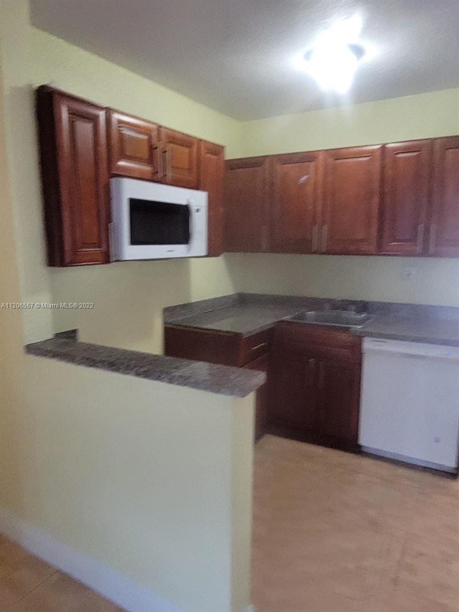 931 NW 34th Way