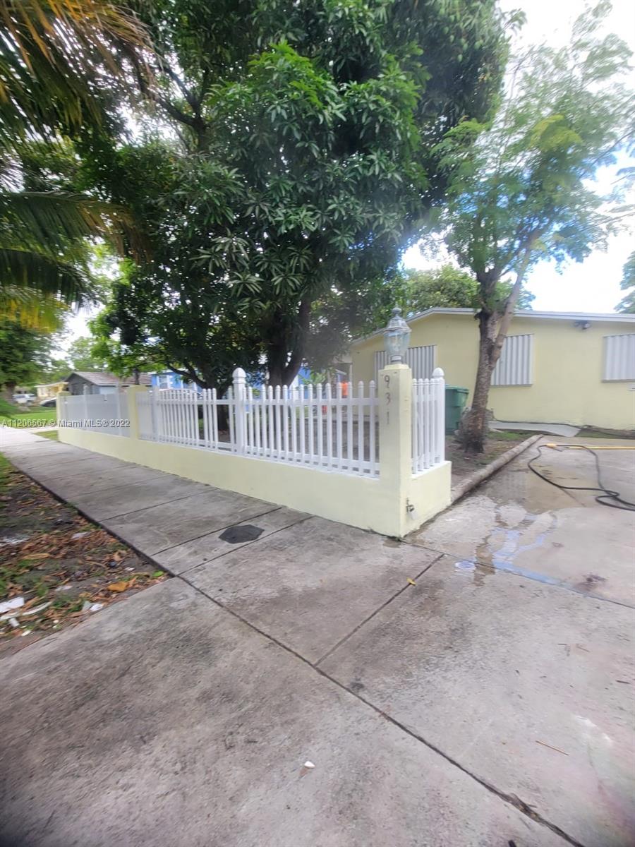 931 NW 34th Way