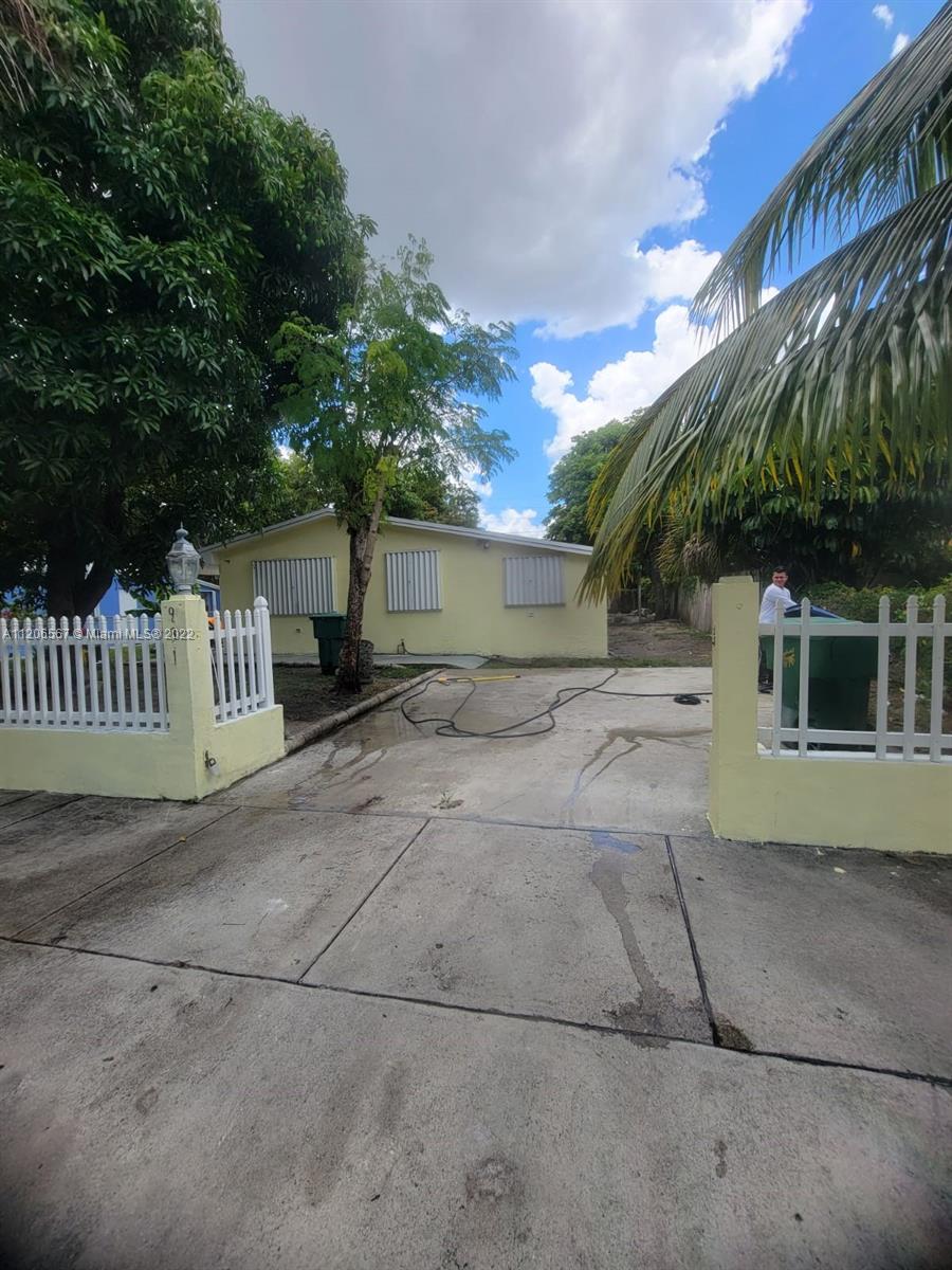 931 NW 34th Way