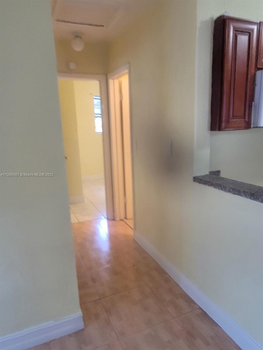 931 NW 34th Way