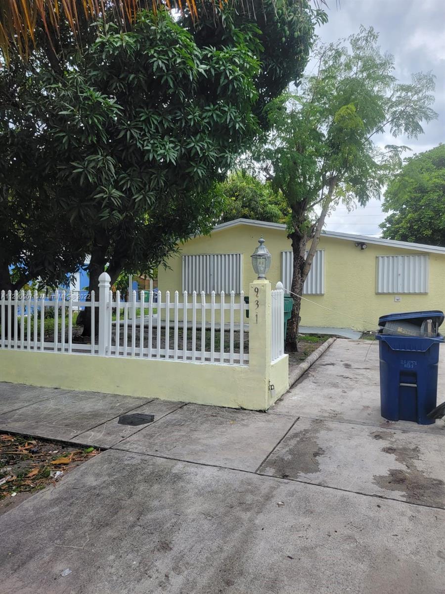931 NW 34th Way