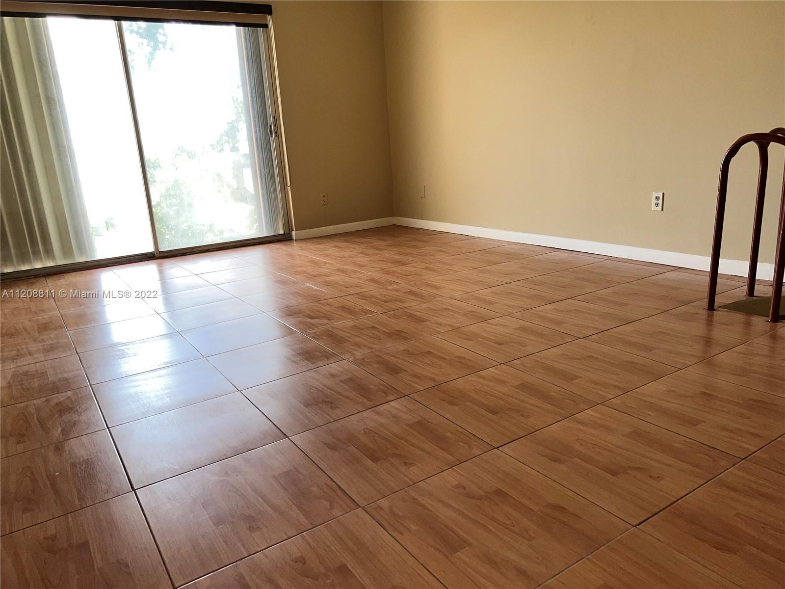 7801 NE 4th Ct Unit: 305