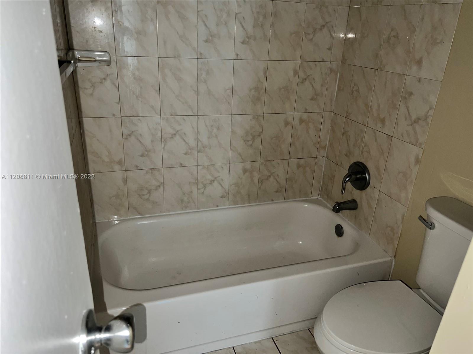 7801 NE 4th Ct Unit: 305
