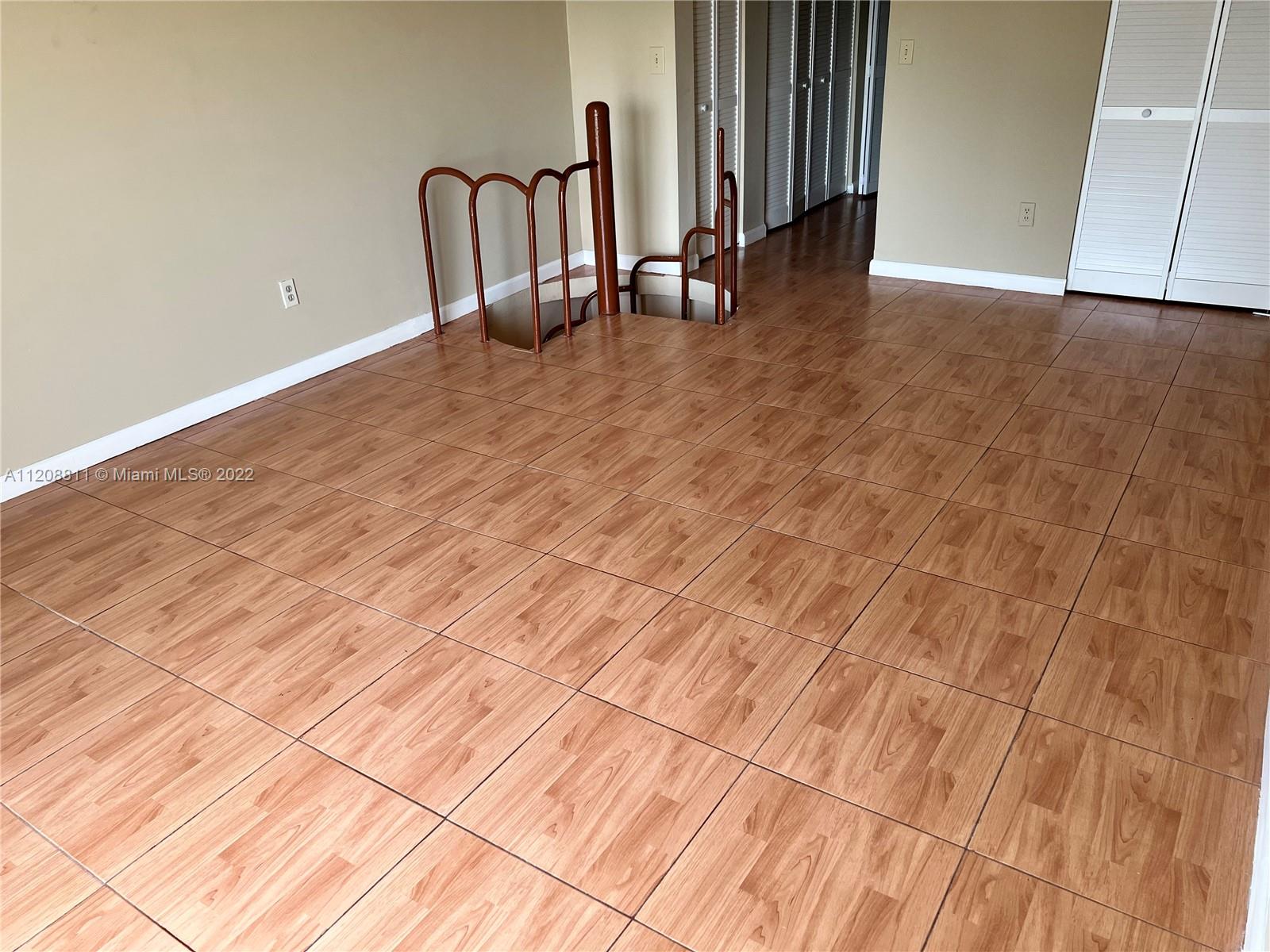 7801 NE 4th Ct Unit: 305