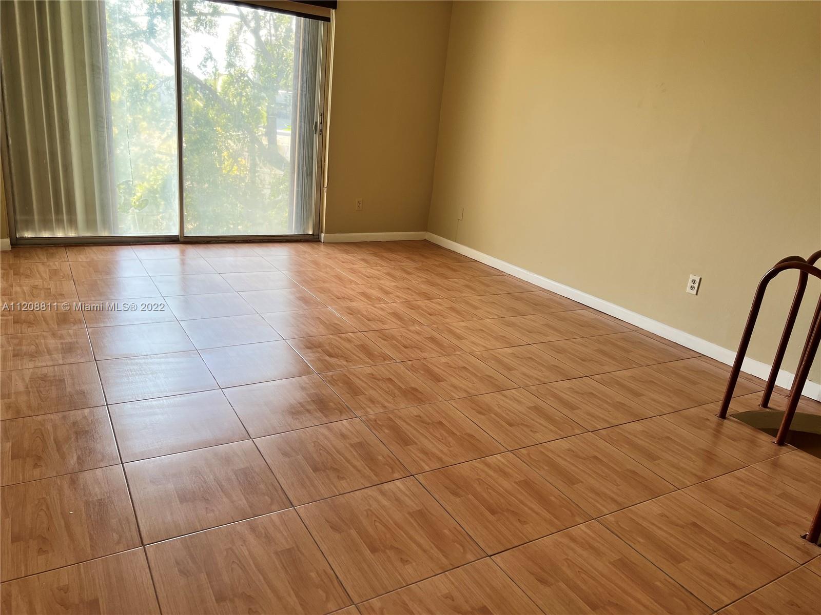 7801 NE 4th Ct Unit: 305