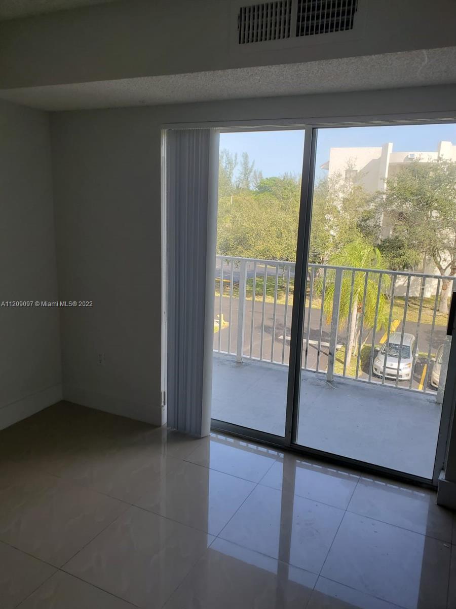 8260 SW 210th St Unit: 201