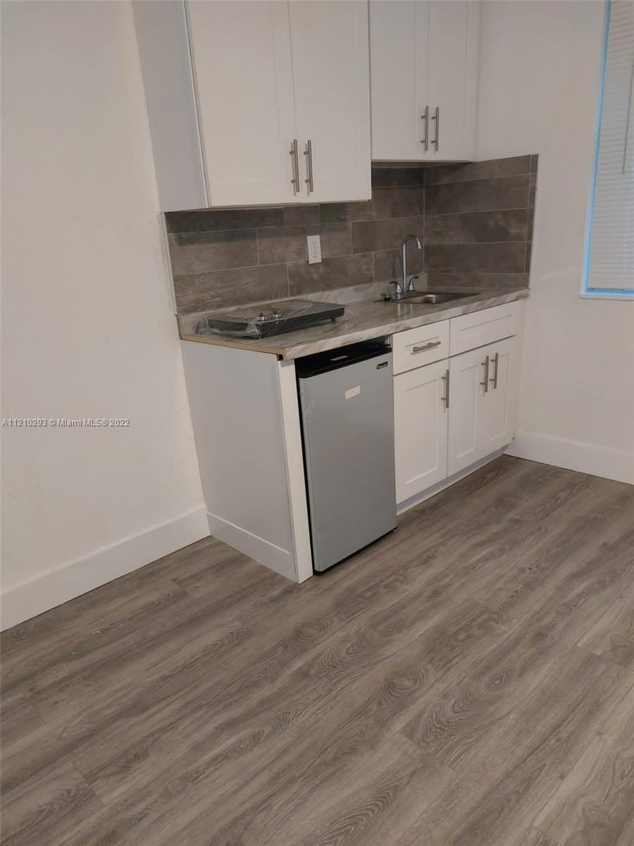 327 NE 55th St Unit: STUDIO
