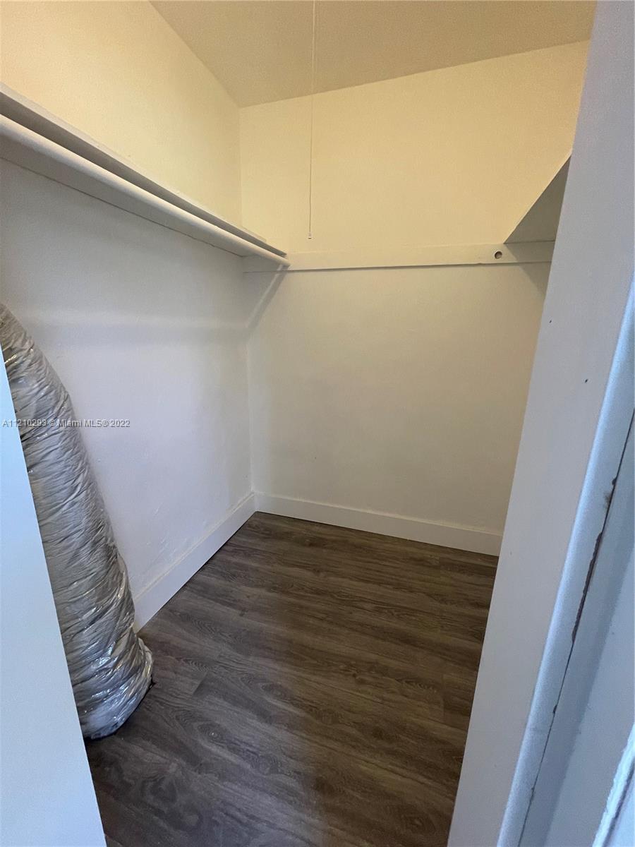 327 NE 55th St Unit: STUDIO