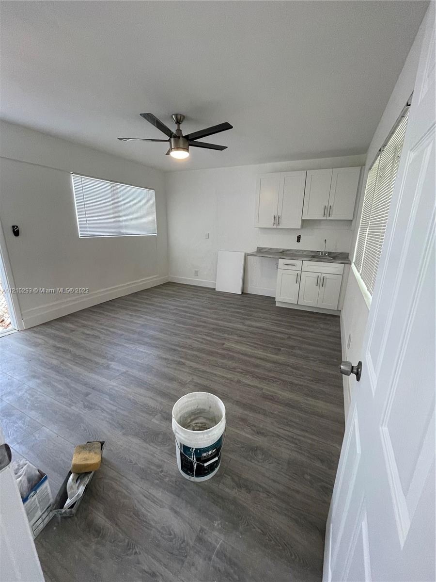 327 NE 55th St Unit: STUDIO