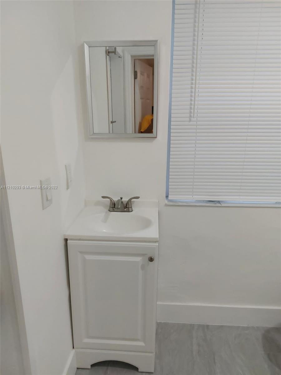 327 NE 55th St Unit: STUDIO