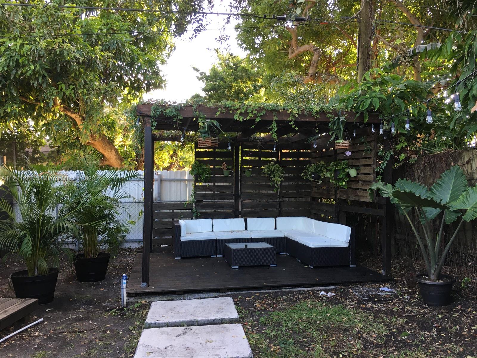 242 NW 100th Ter