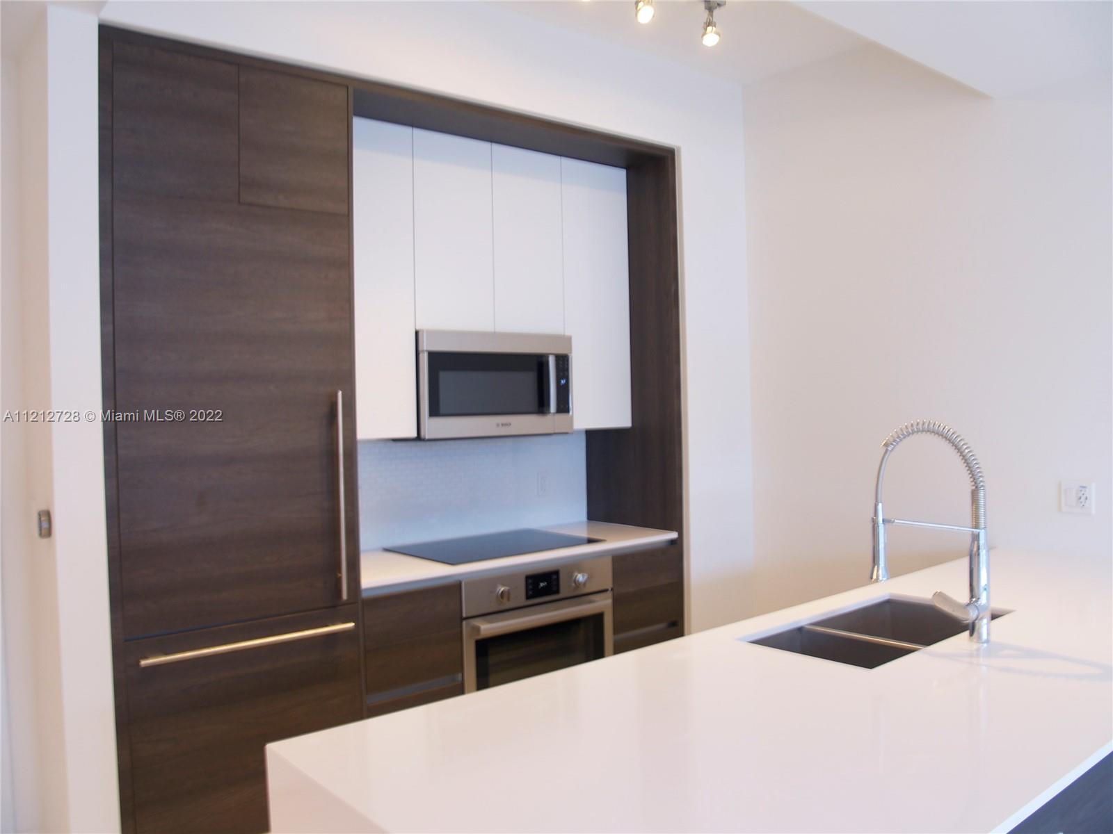 301 Altara Ave Unit: 806