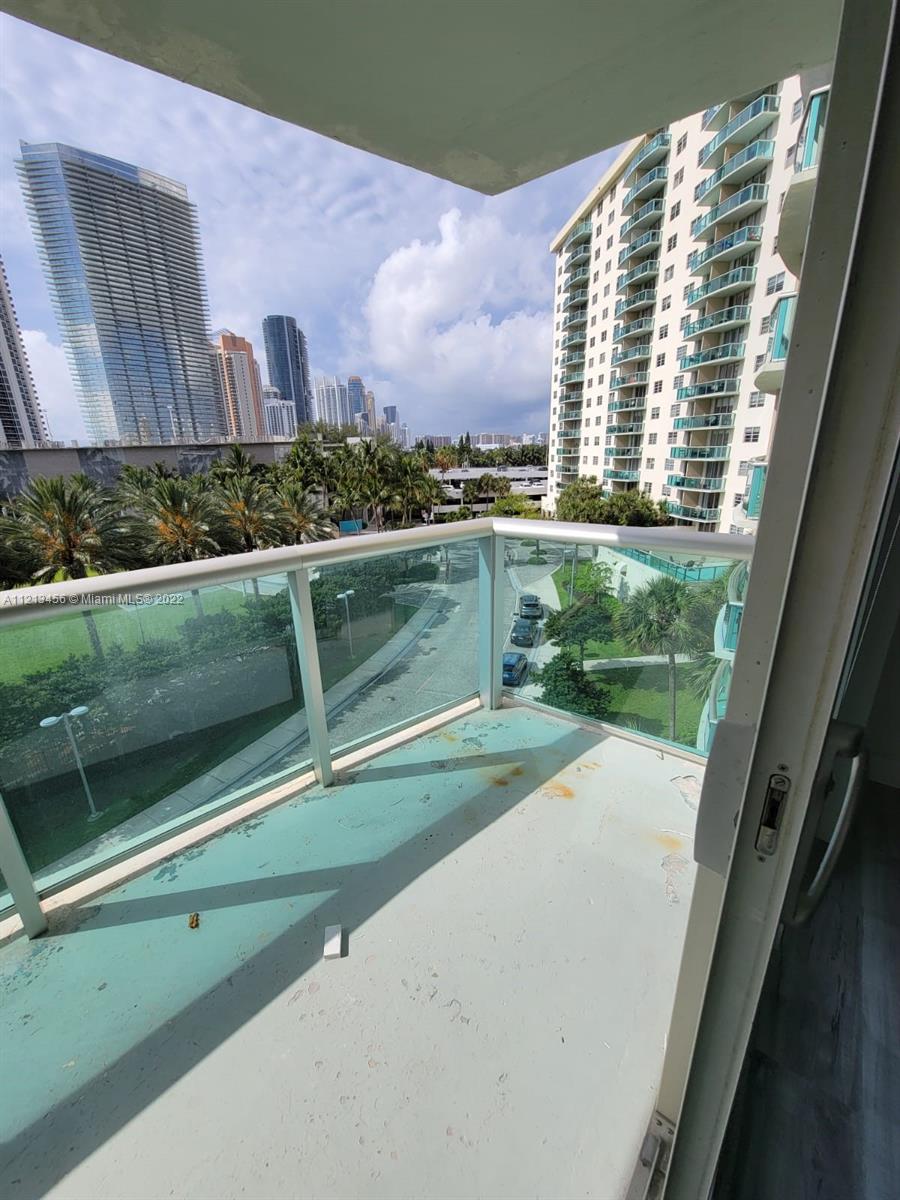 19370 Collins Ave Unit: 525