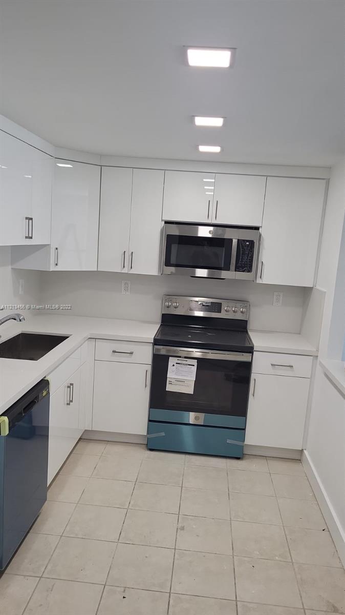 19370 Collins Ave Unit: 525
