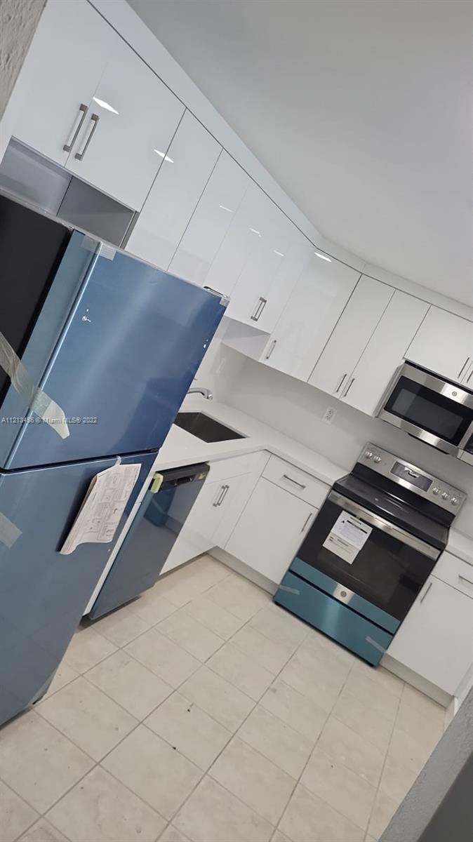 19370 Collins Ave Unit: 525