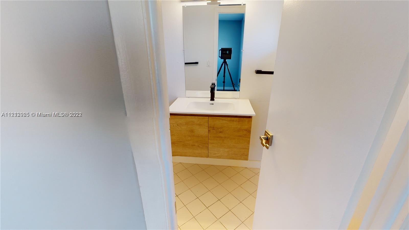 15205 NE 6th Ave Unit: D305