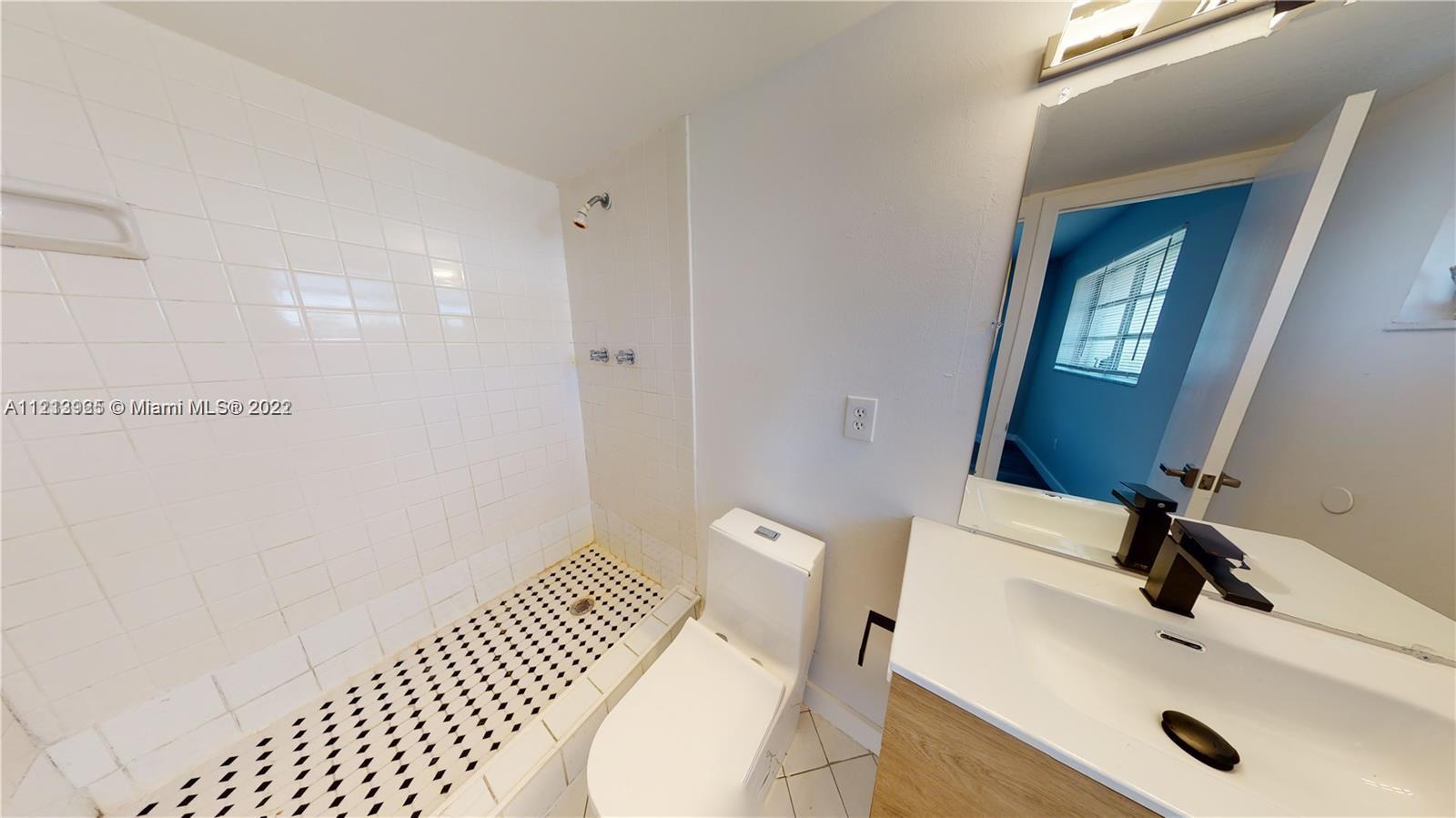 15205 NE 6th Ave Unit: D305
