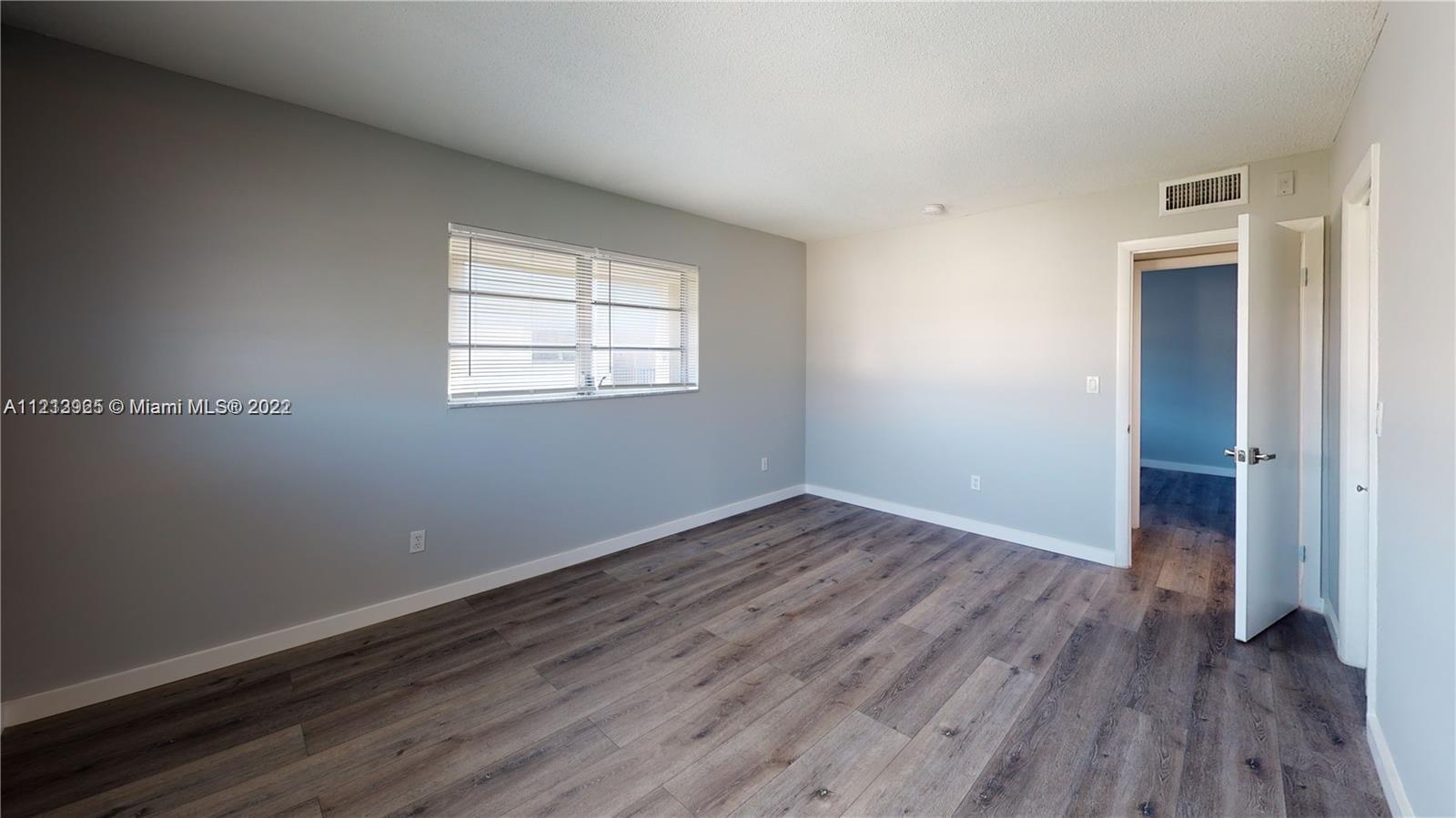 15205 NE 6th Ave Unit: D305