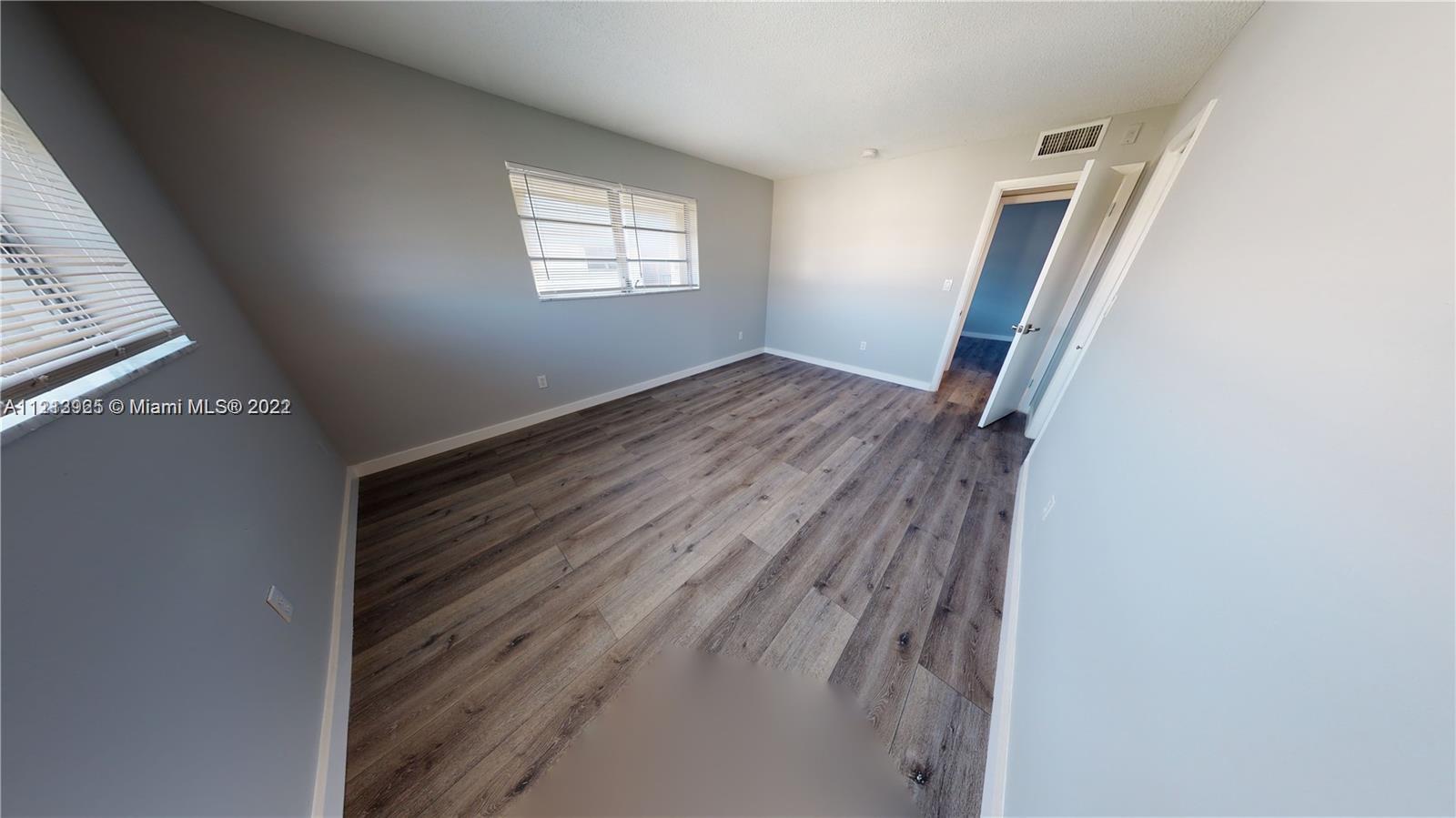 15205 NE 6th Ave Unit: D305
