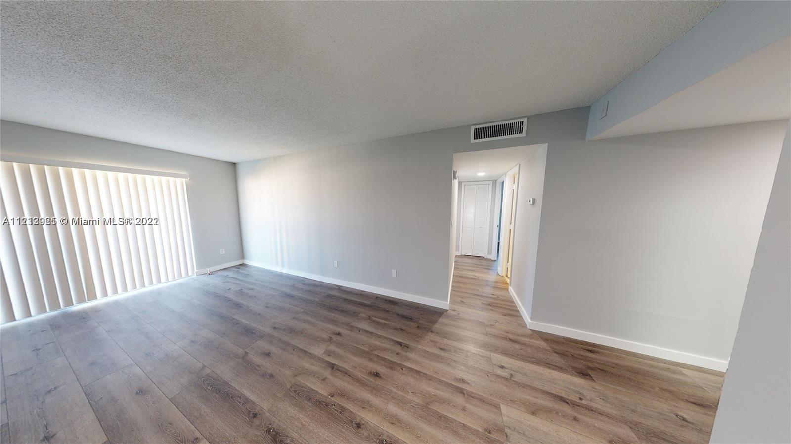 15205 NE 6th Ave Unit: D305