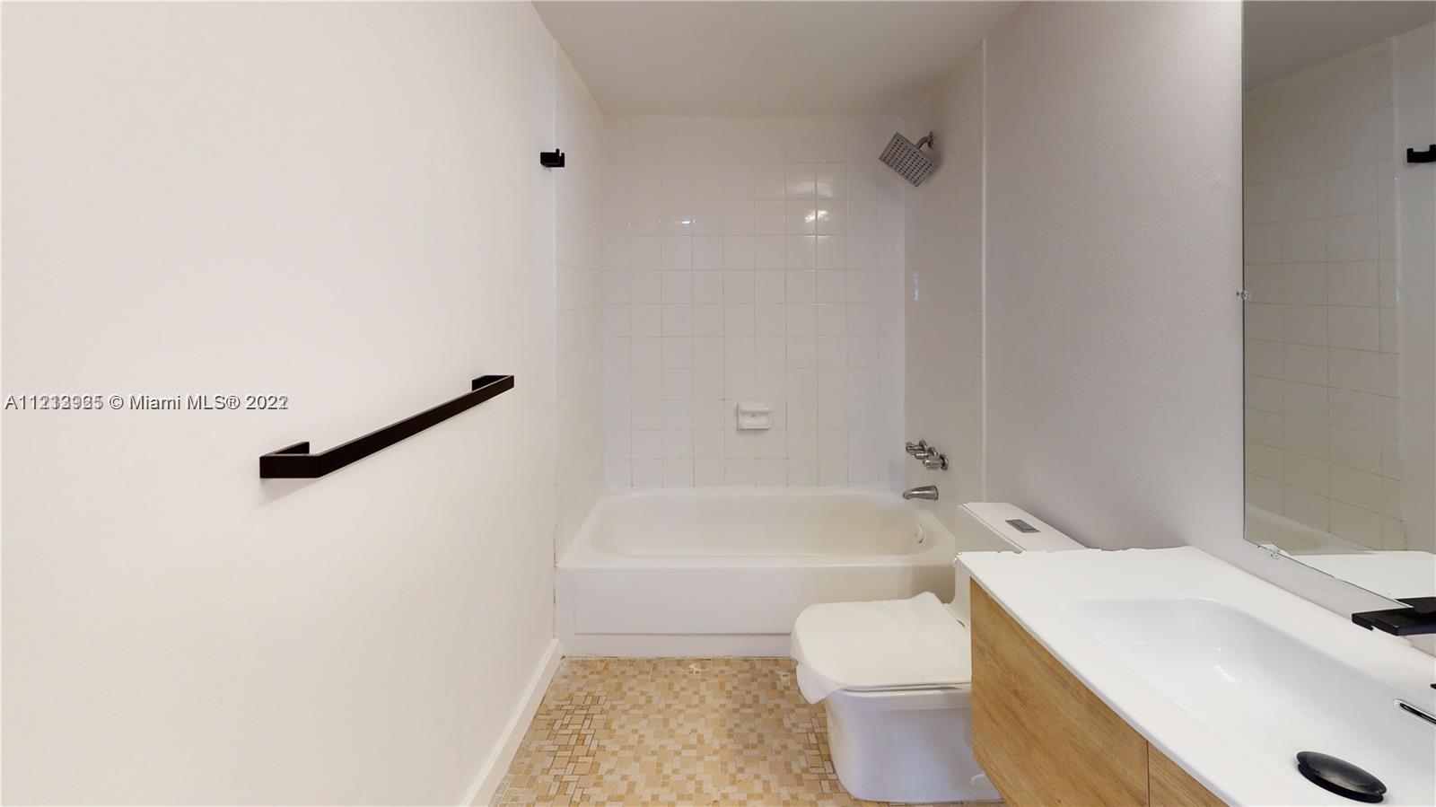 15205 NE 6th Ave Unit: D305