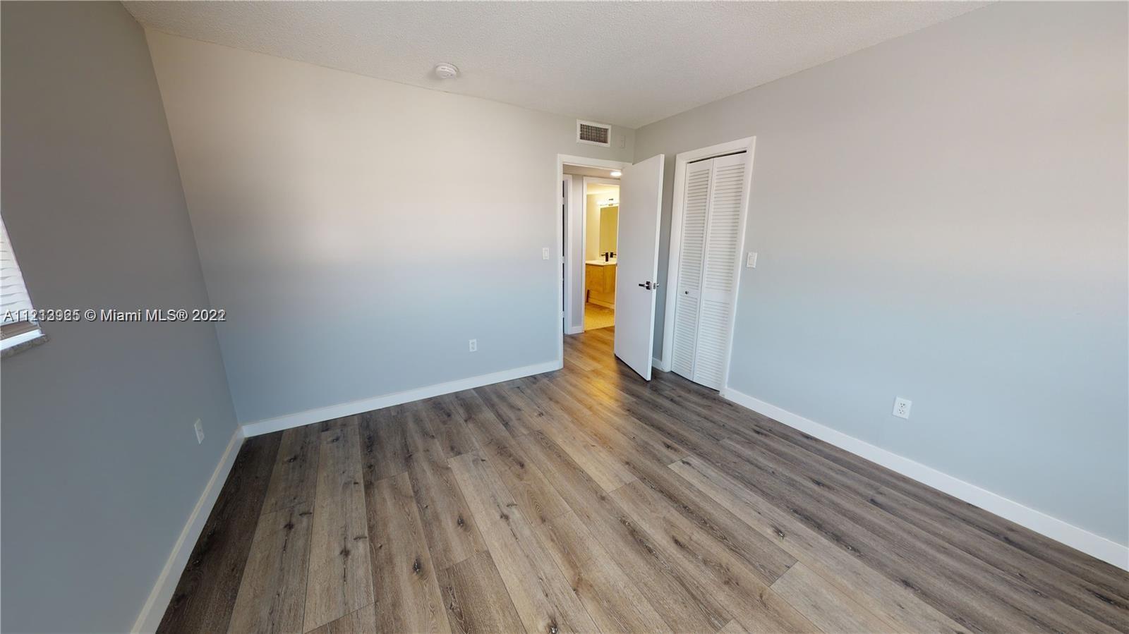 15205 NE 6th Ave Unit: D305