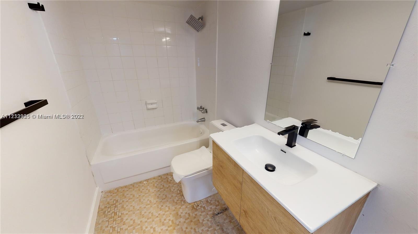 15205 NE 6th Ave Unit: D305