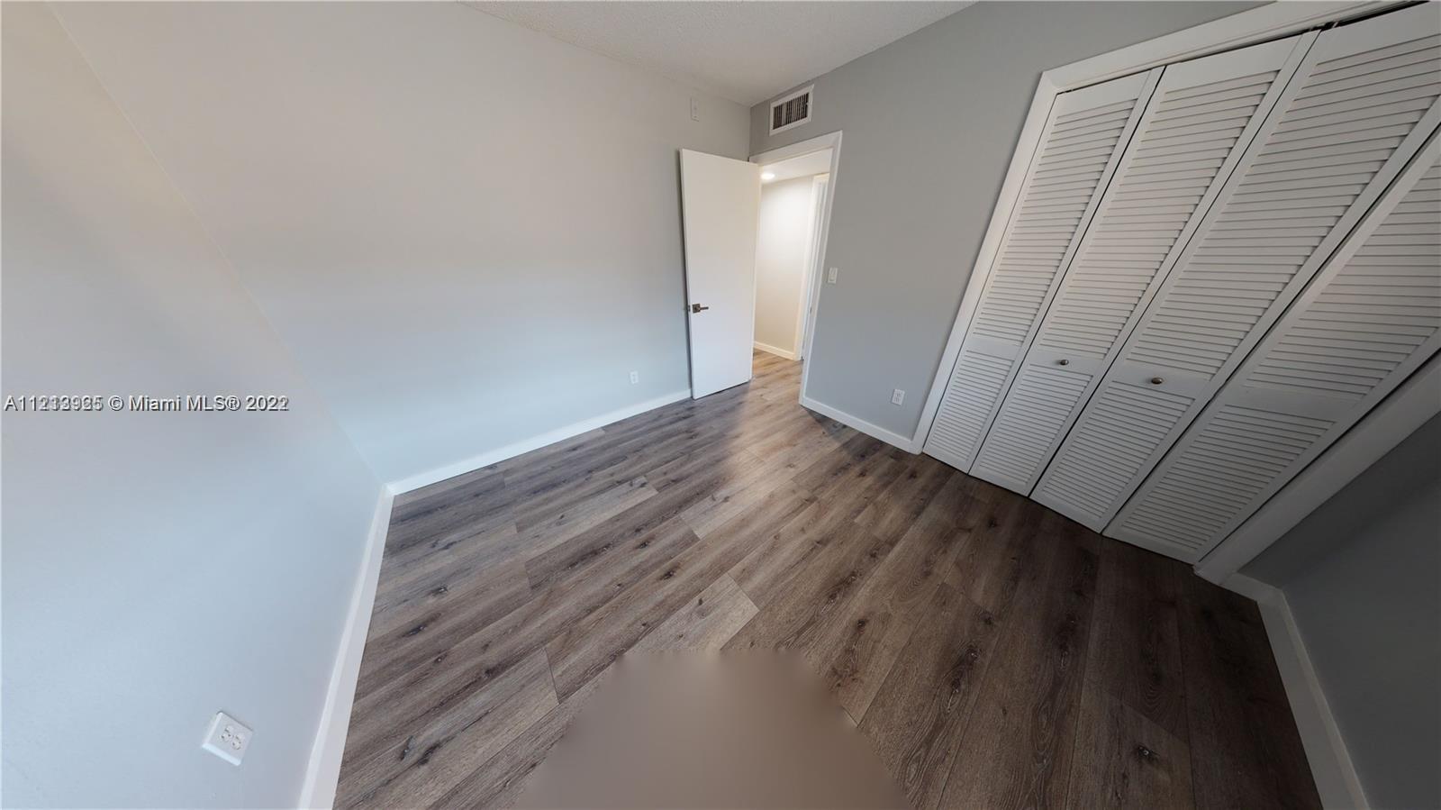 15205 NE 6th Ave Unit: D305
