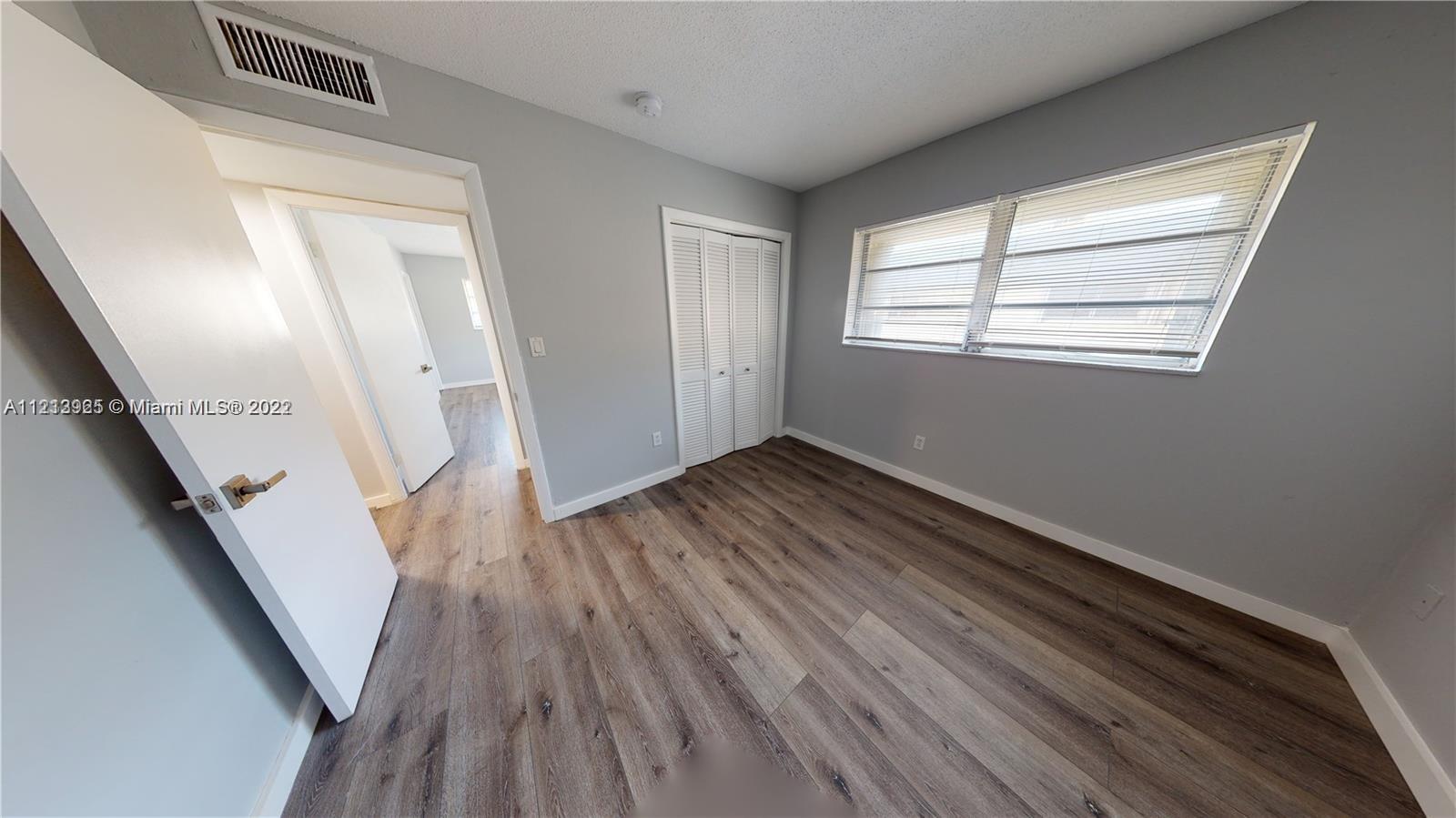 15205 NE 6th Ave Unit: D305