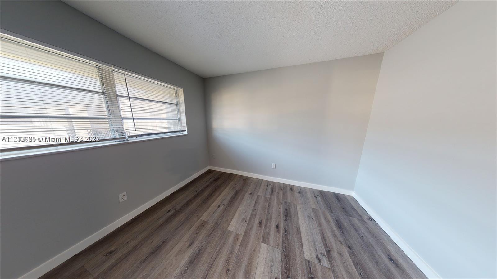 15205 NE 6th Ave Unit: D305