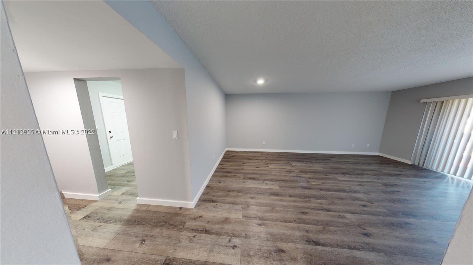 15205 NE 6th Ave Unit: D305