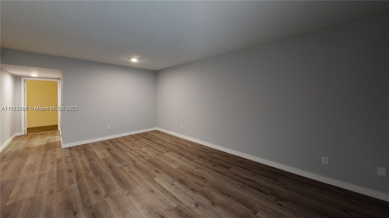 15205 NE 6th Ave Unit: D305