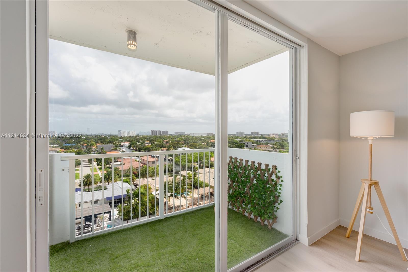 2000 NE 135th St Unit: 908