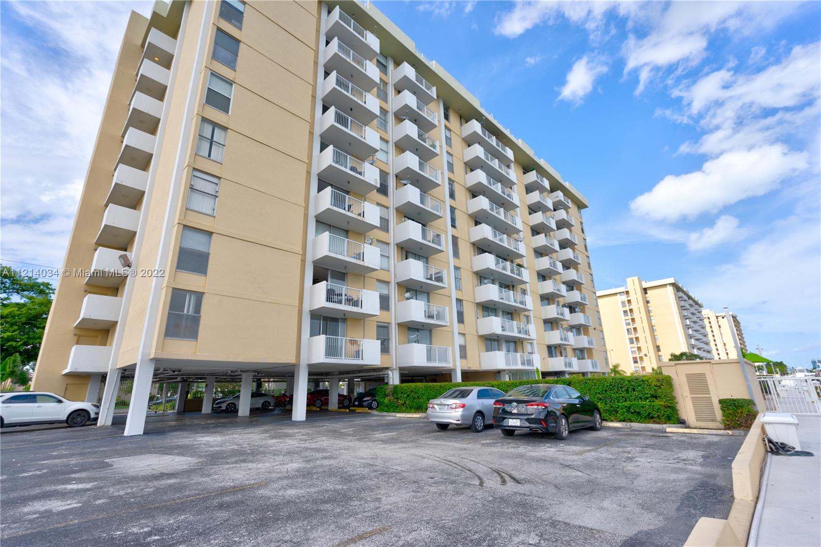2000 NE 135th St Unit: 908