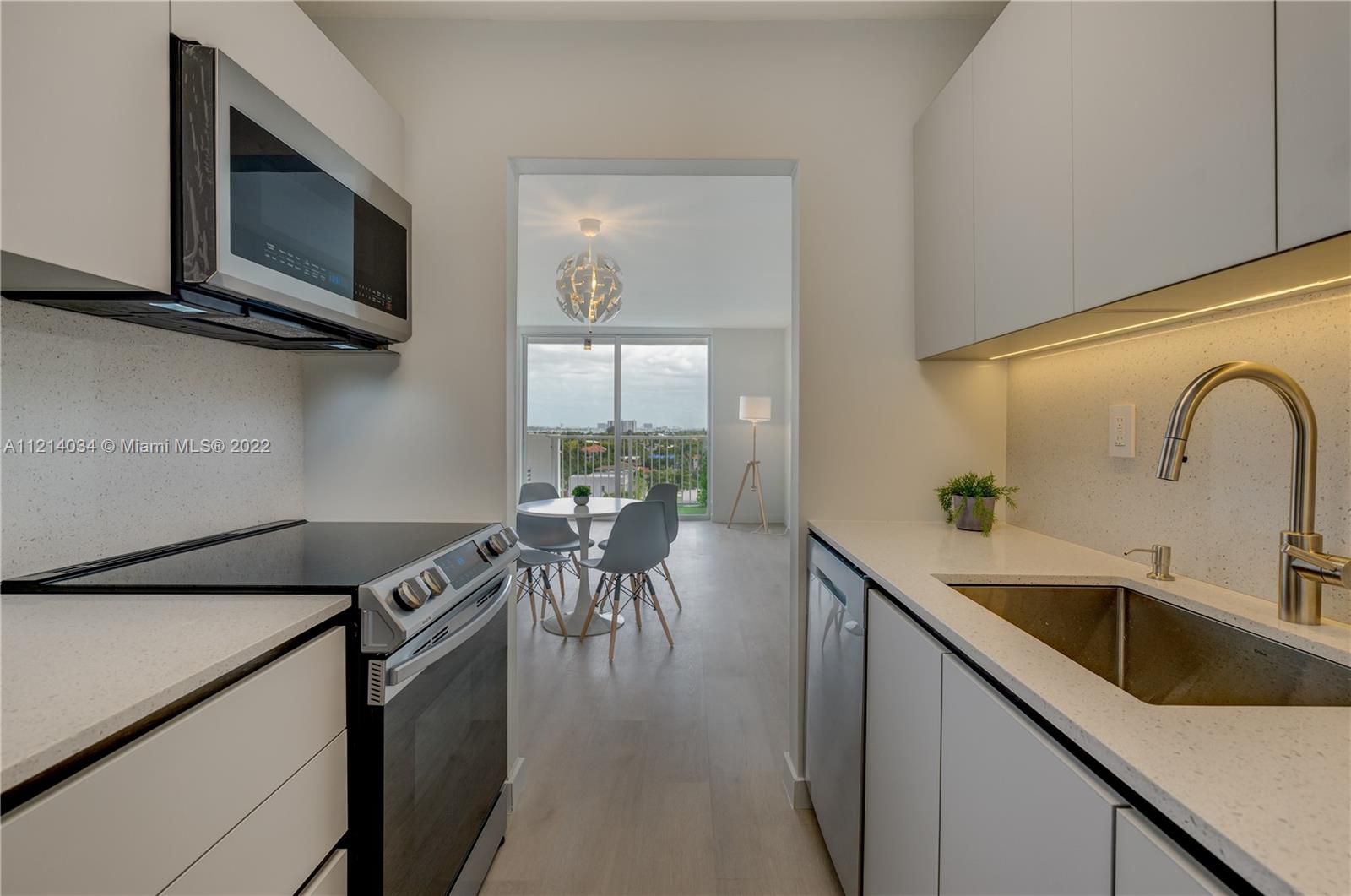 2000 NE 135th St Unit: 908