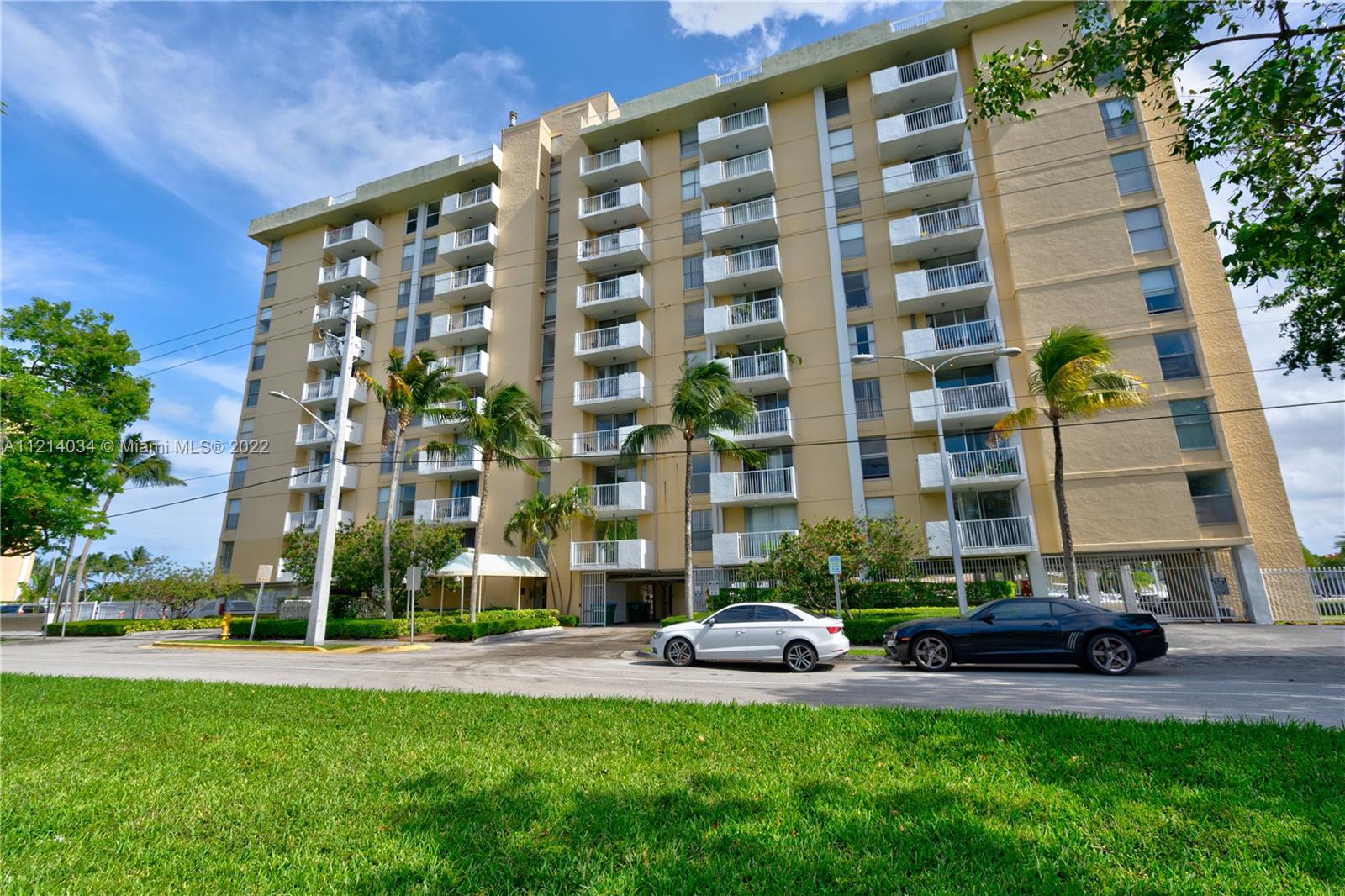 2000 NE 135th St Unit: 908