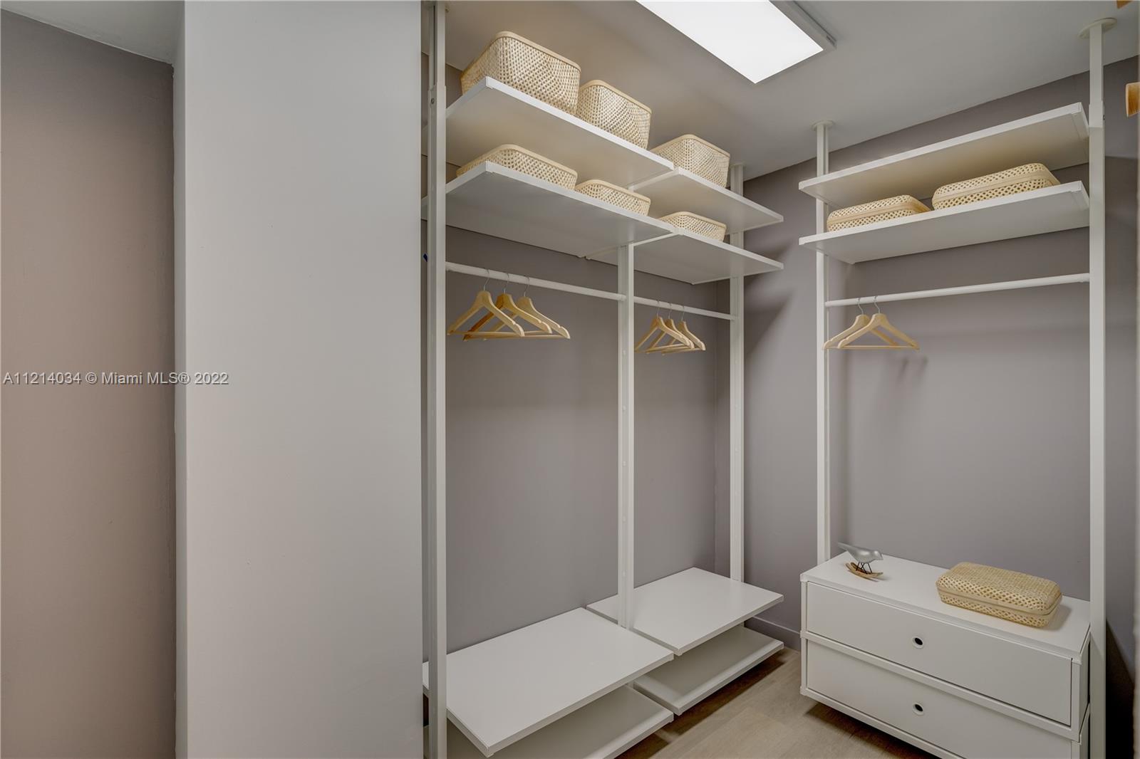2000 NE 135th St Unit: 908