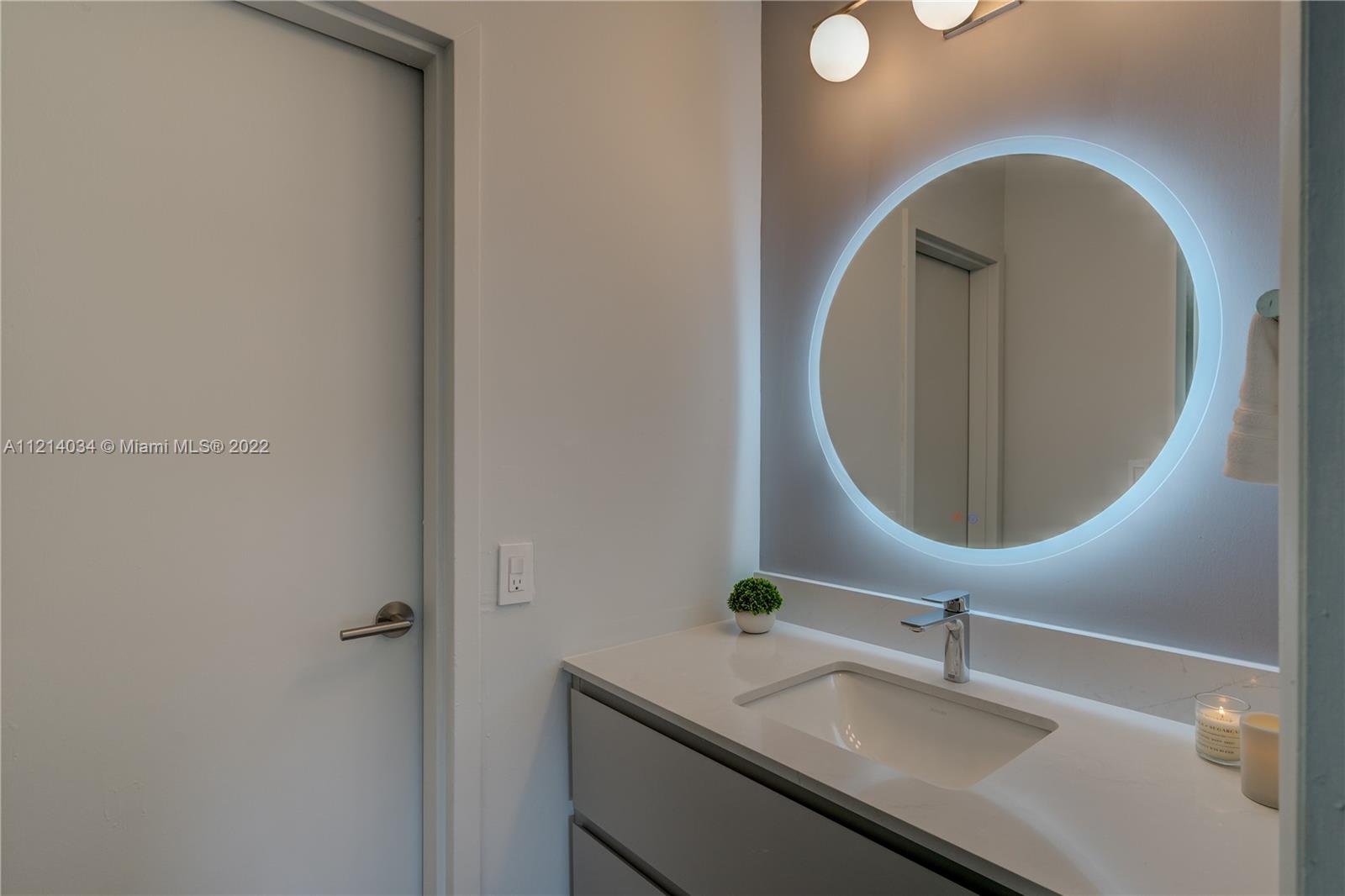 2000 NE 135th St Unit: 908