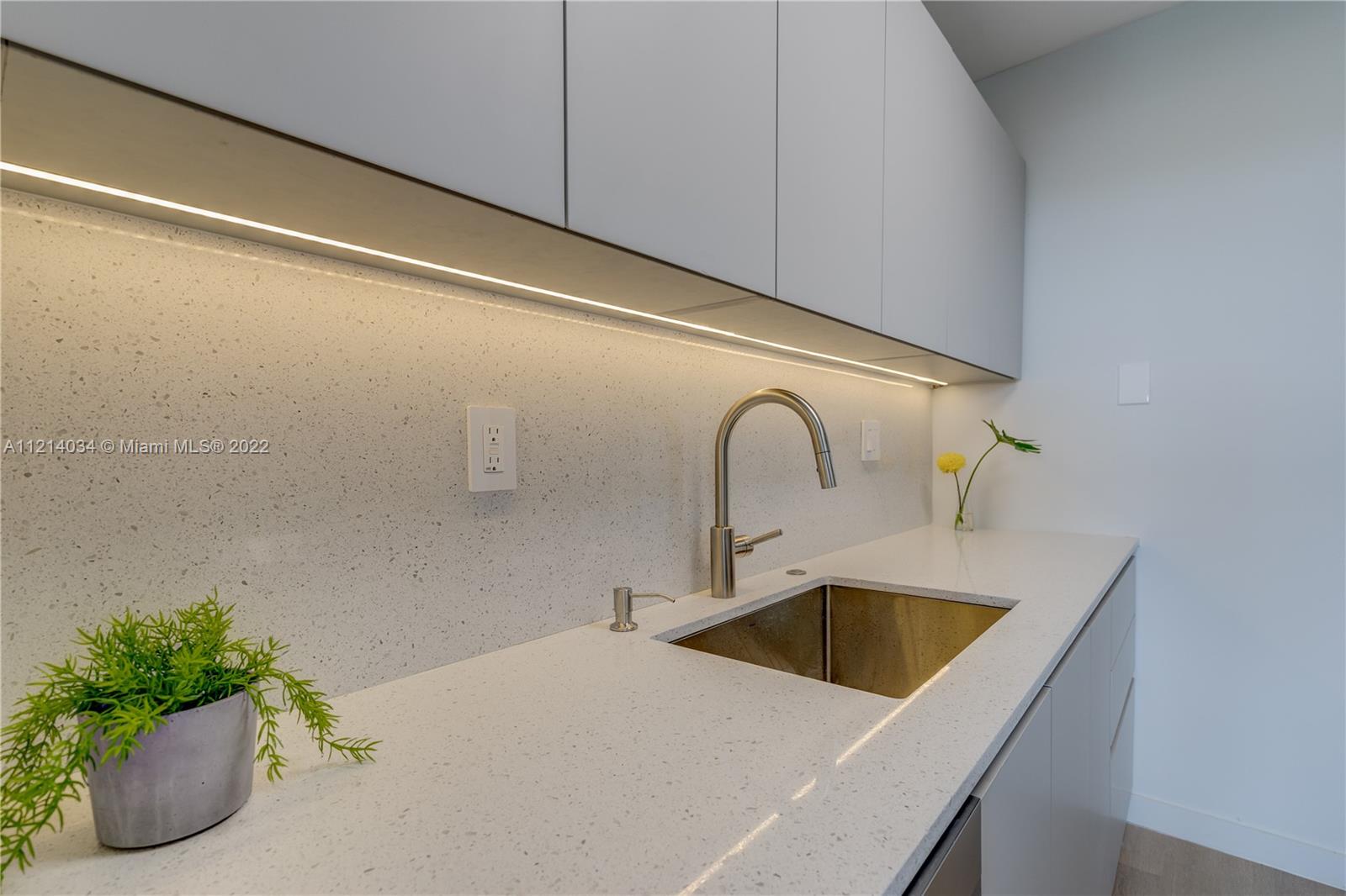 2000 NE 135th St Unit: 908