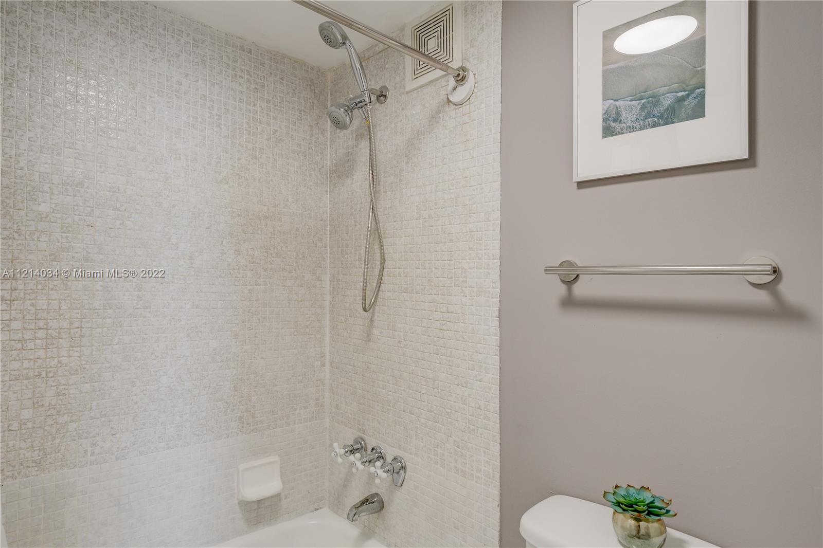 2000 NE 135th St Unit: 908