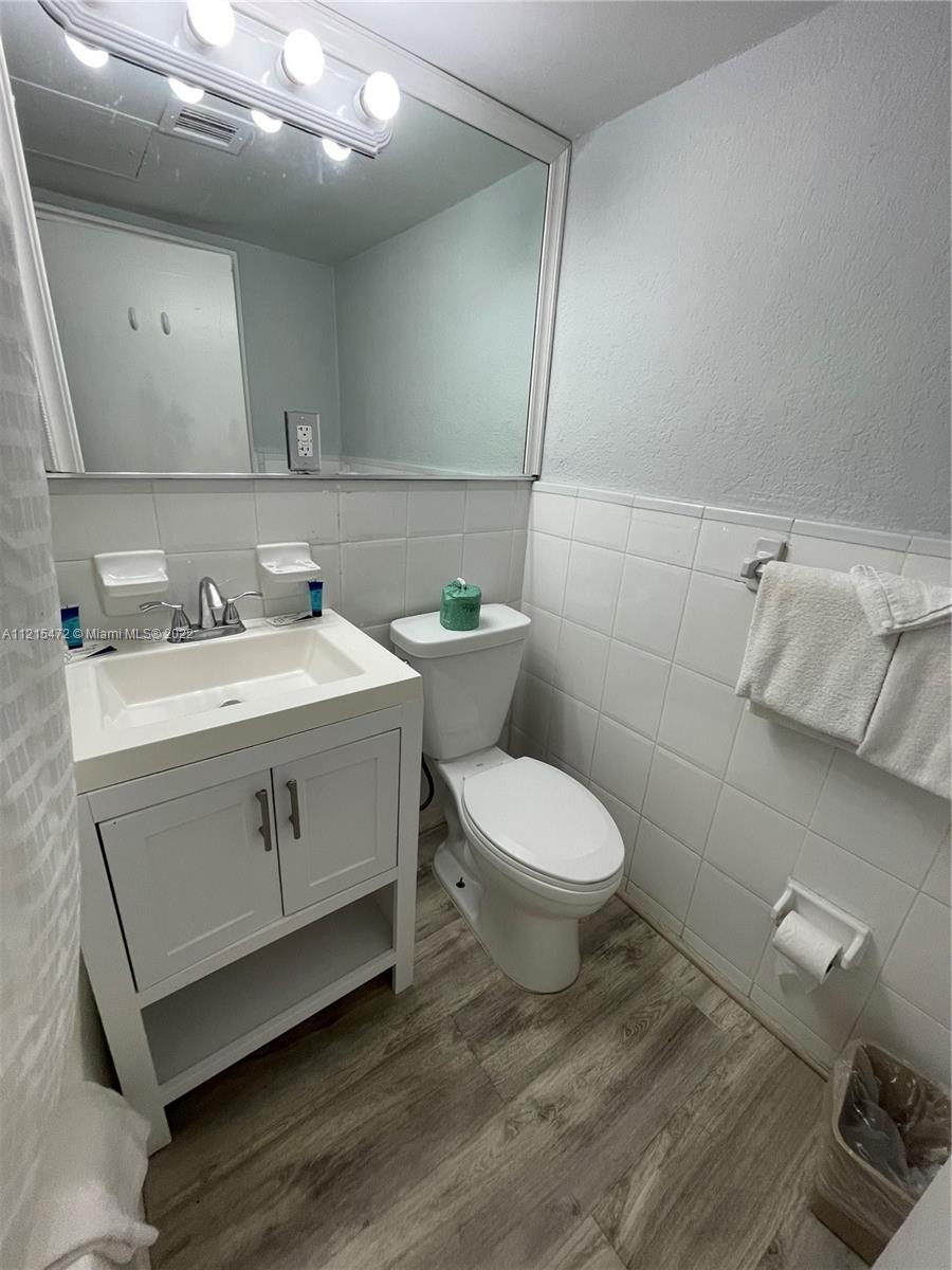 6345 Collins Ave Unit: 738
