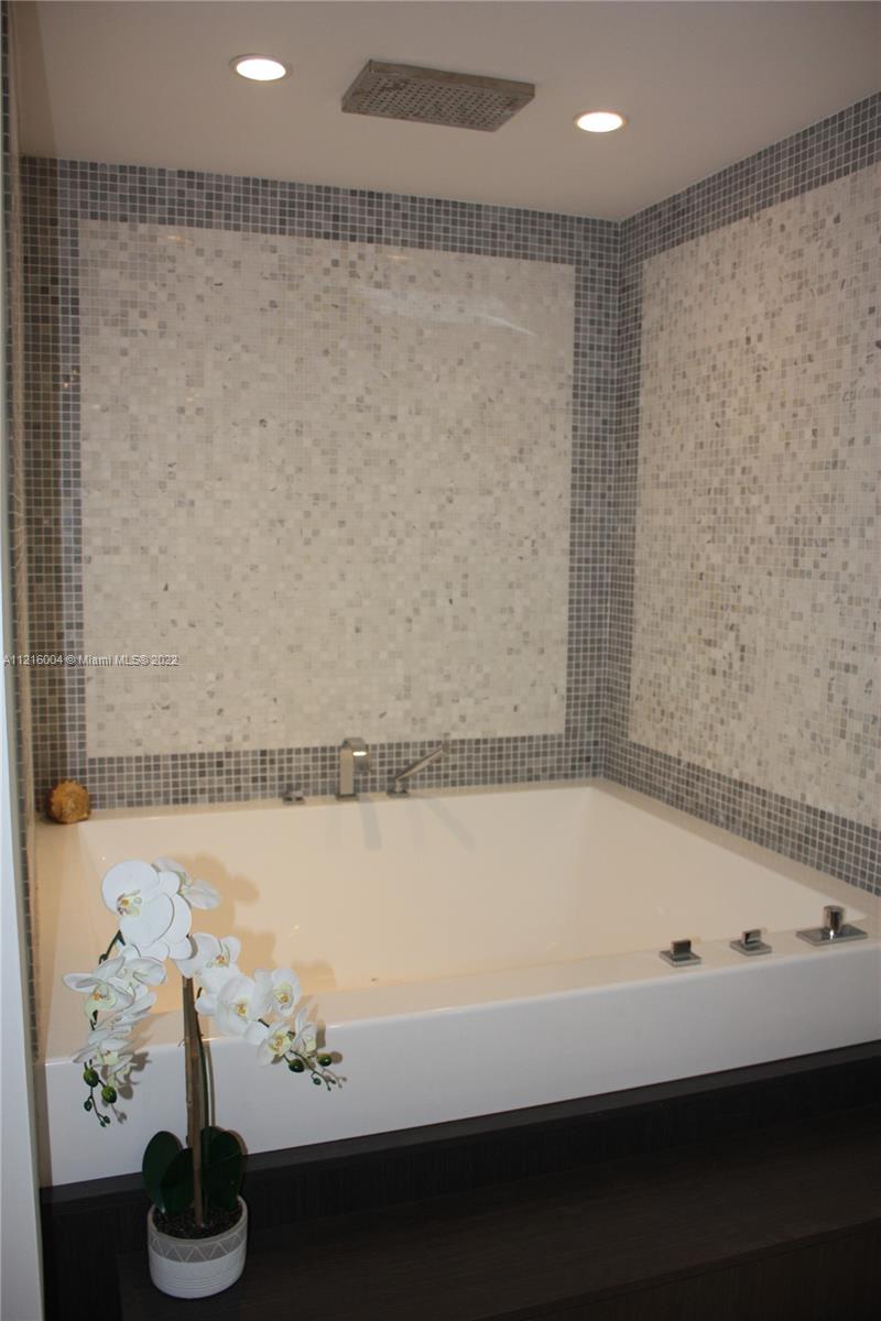 200 Biscayne Boulevard Way Unit: 3513