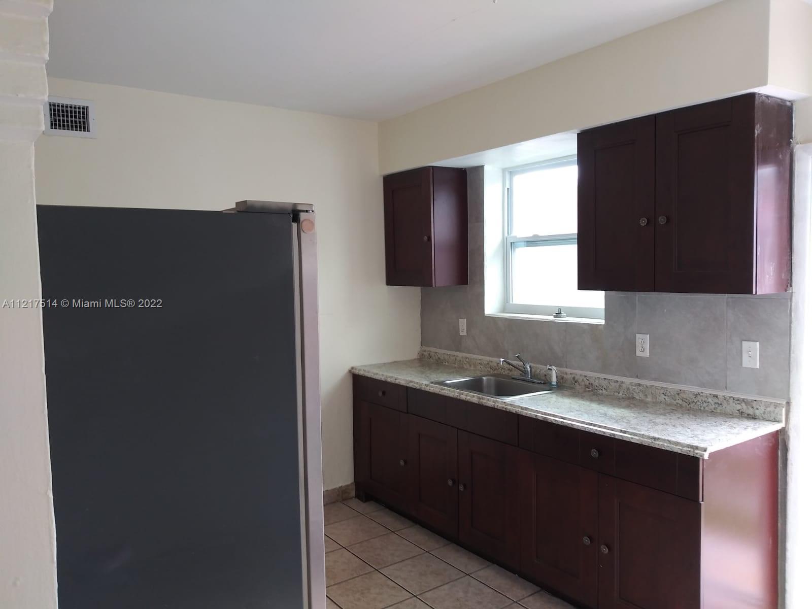 2451 NW 35th St