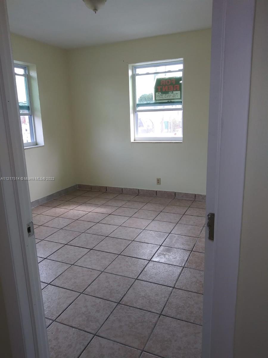 2451 NW 35th St
