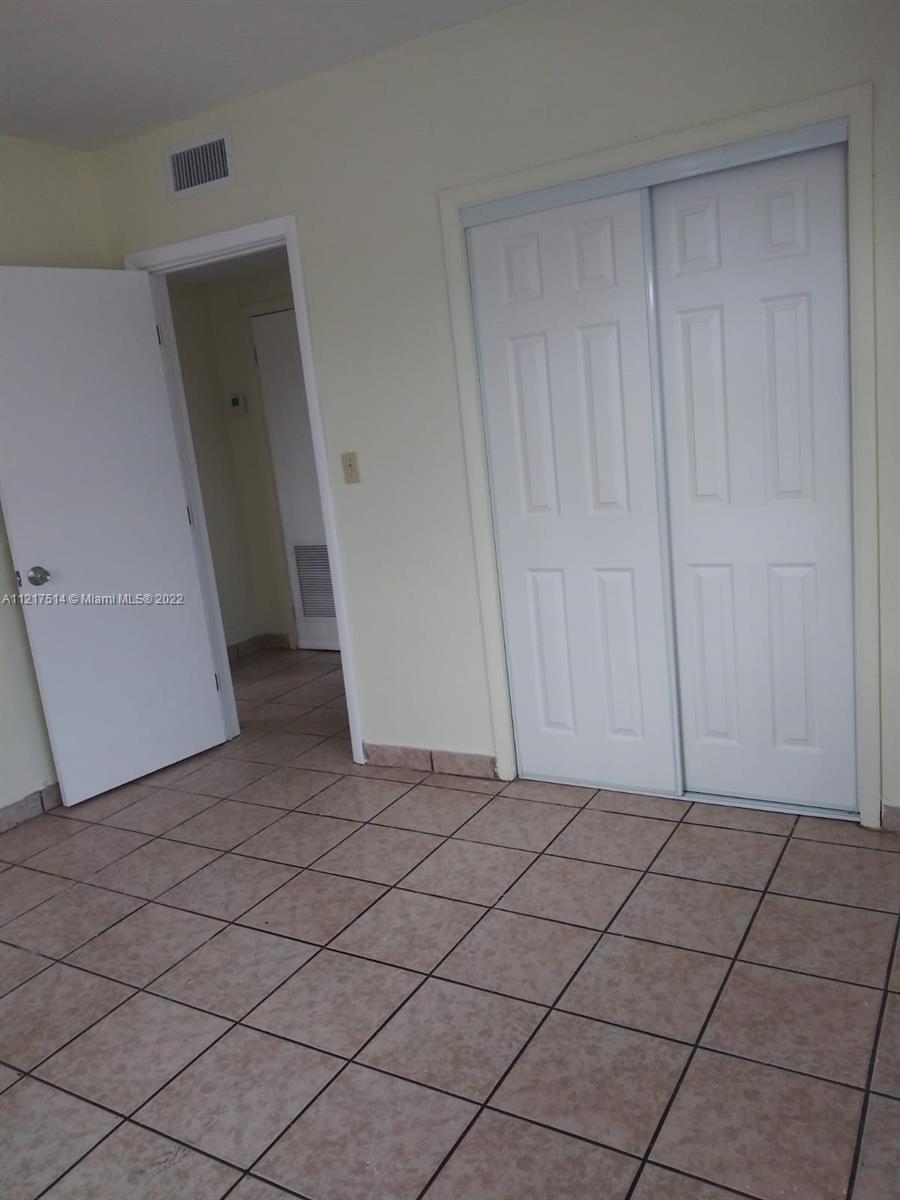 2451 NW 35th St