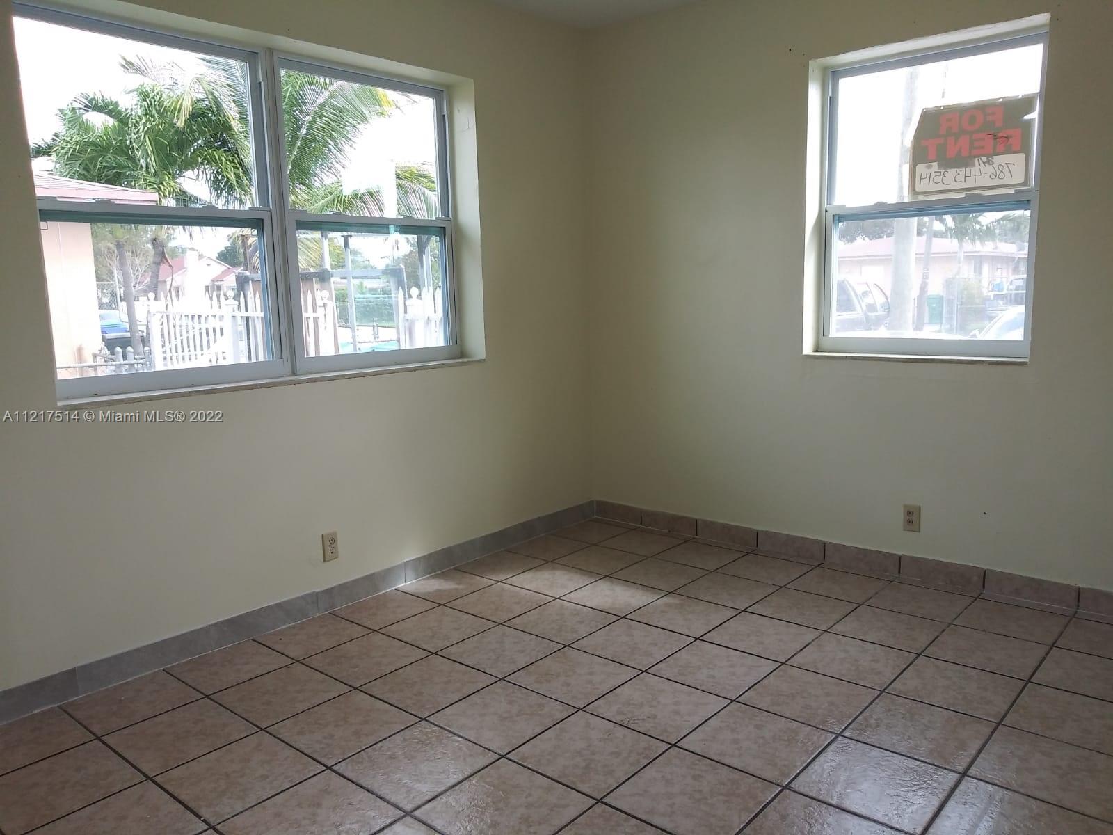 2451 NW 35th St