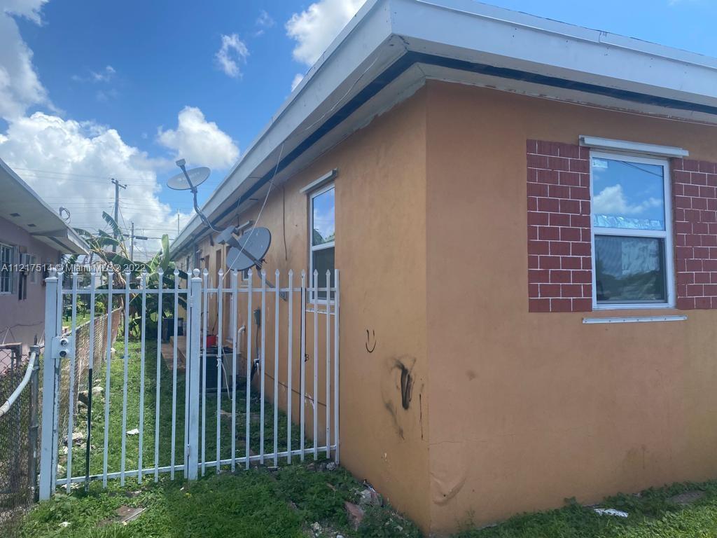 2451 NW 35th St