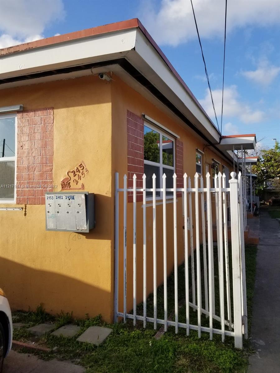 2451 NW 35th St