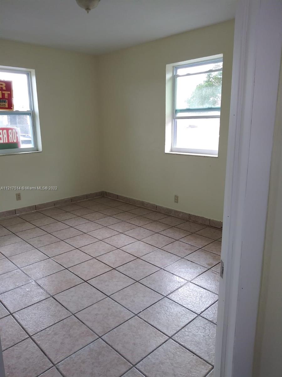 2451 NW 35th St